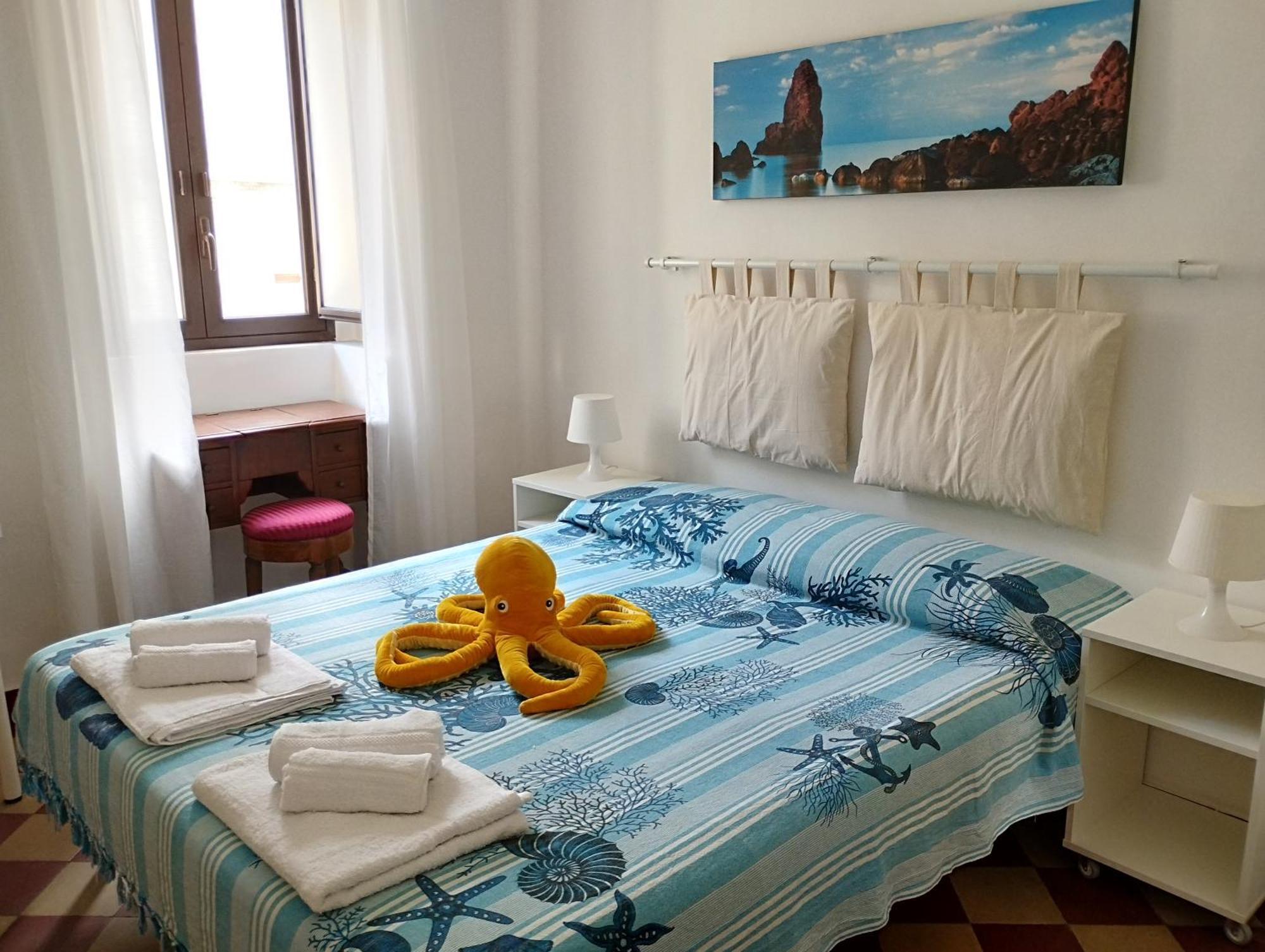 Andrea'S Guesthouse คาตาเนีย ภายนอก รูปภาพ
